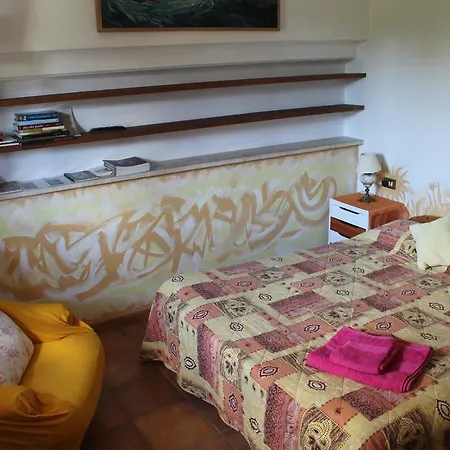 Artistic House Bed & Breakfast