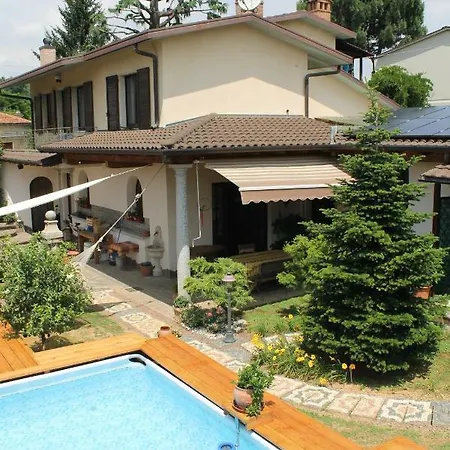 Artistic House Bed & Breakfast