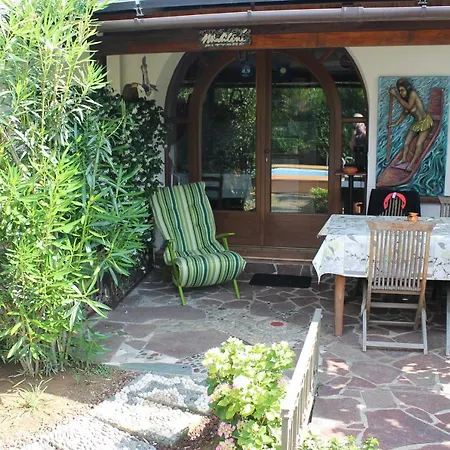 Artistic House Bed & Breakfast